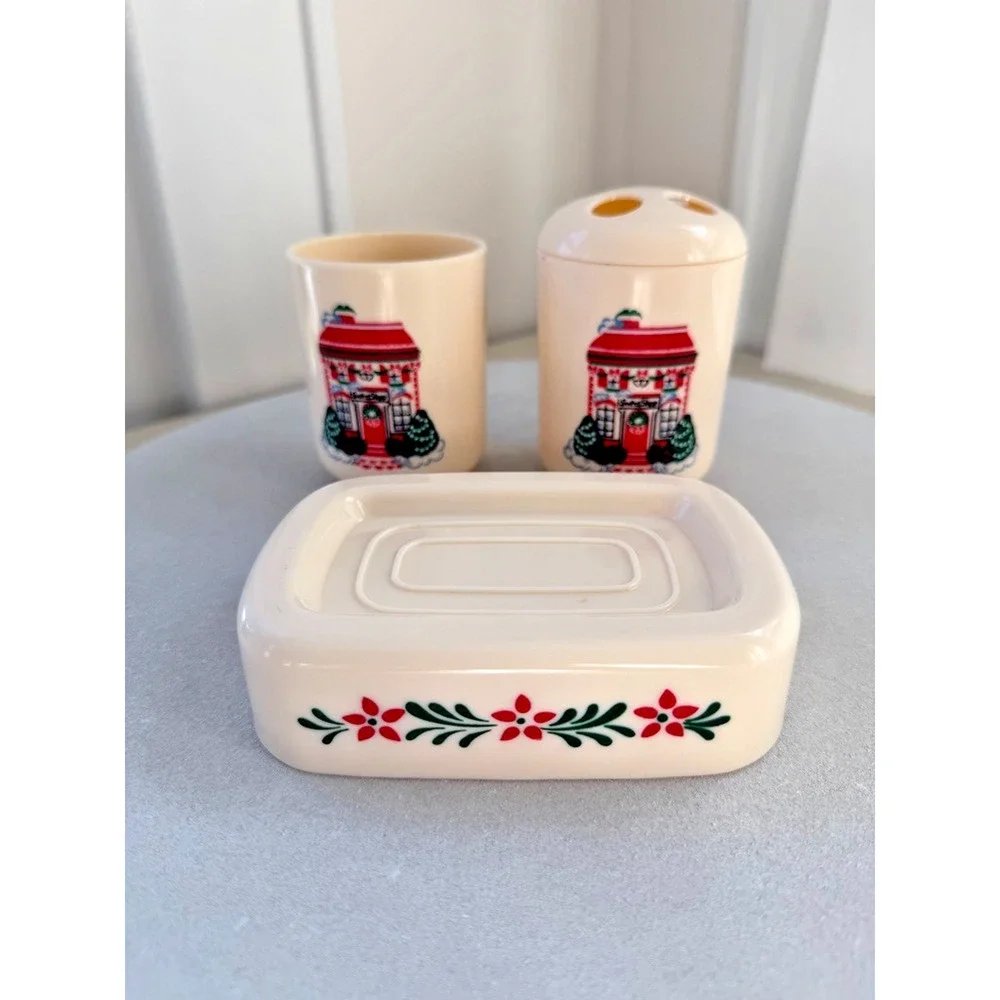 Vintage HOMETOWN CHRISTMAS 3-pc Plastic Bathroom Set Tumbler Soapdish and Holder